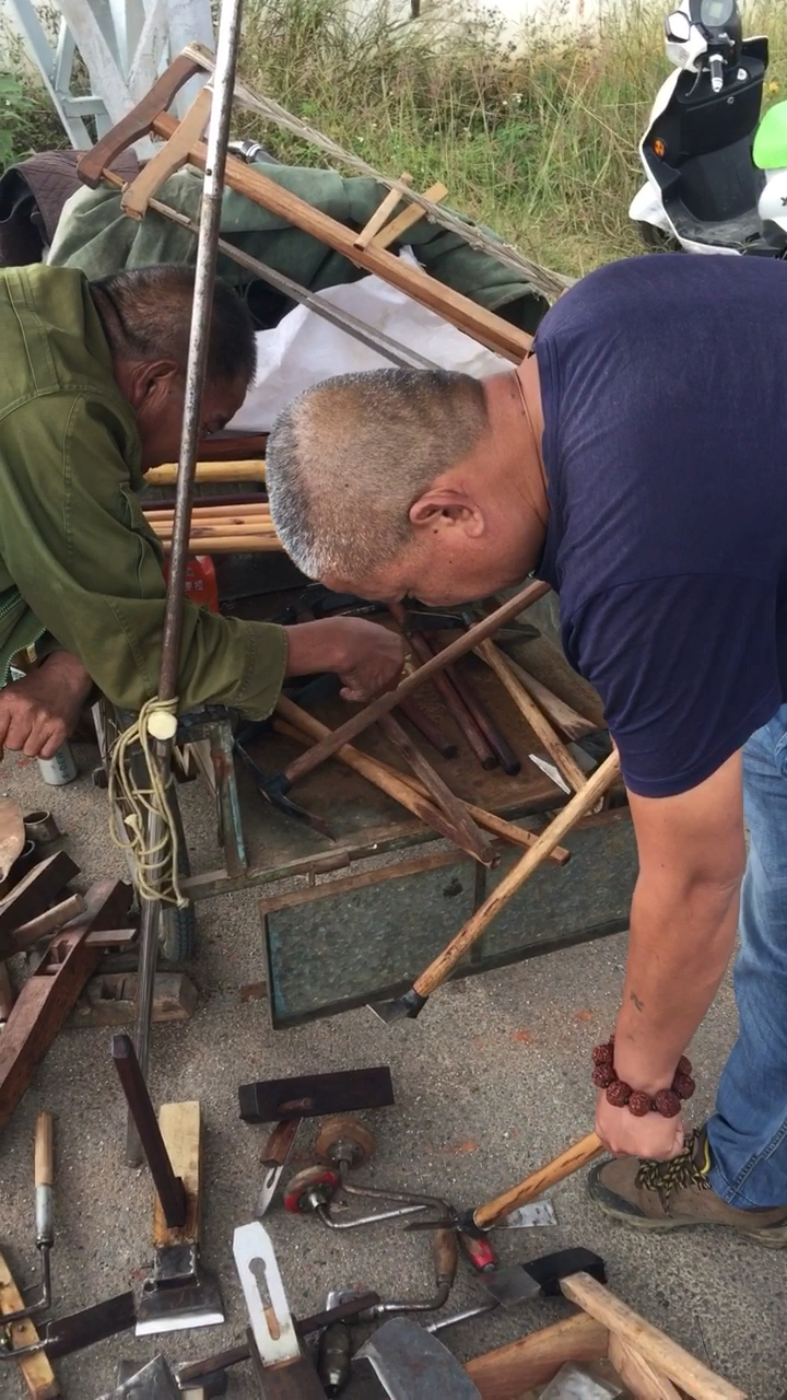 老木匠的传统手艺工具