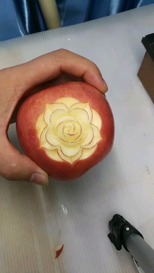 苹果雕刻教程来了,你学会了吗?
