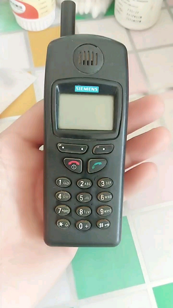 99年的西门子手机 功能完好 电池没电了