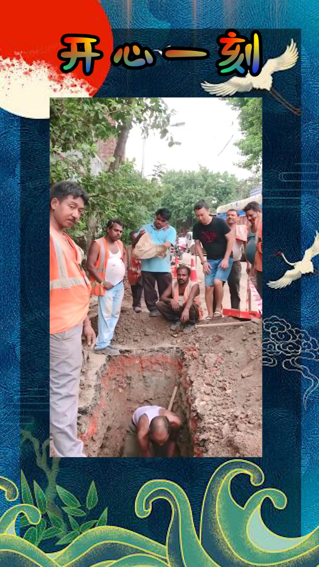 我要上热门#印度干活方式太奇葩,一个人干活一群人围观,这是看耍猴吗