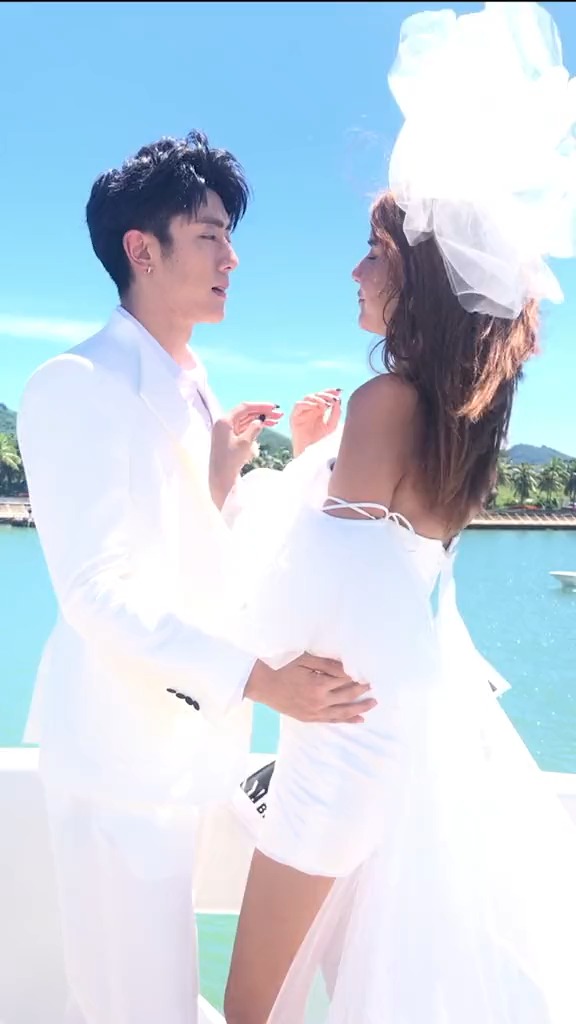 你们要的吸脖子成片来喽美不美你们说了算