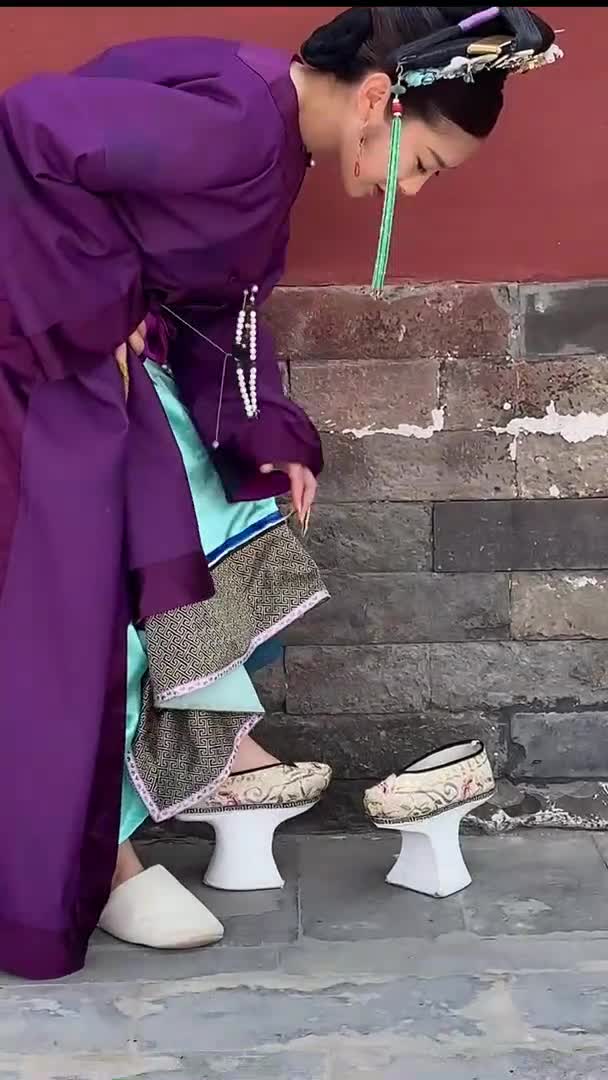 故宫博物院摄影故宫娘娘的花盆鞋12cm呀.