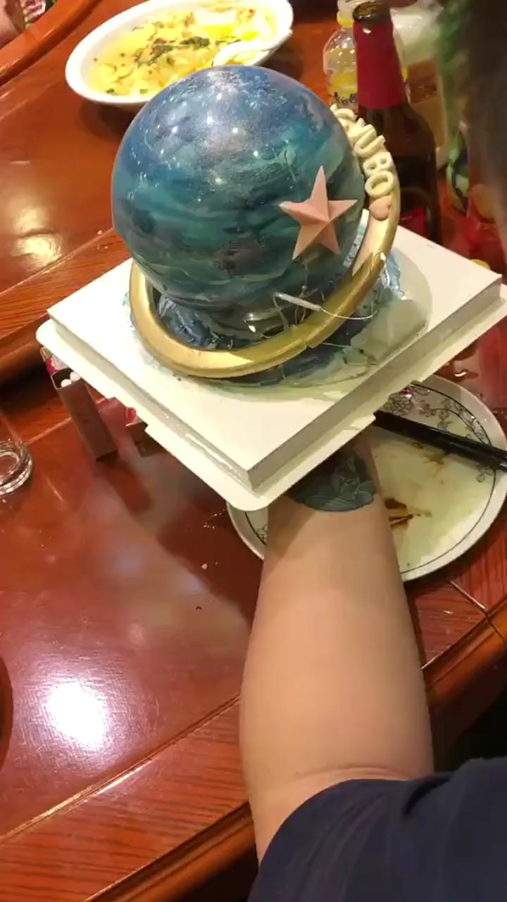 确认过眼神,这是一个不正经的蛋糕