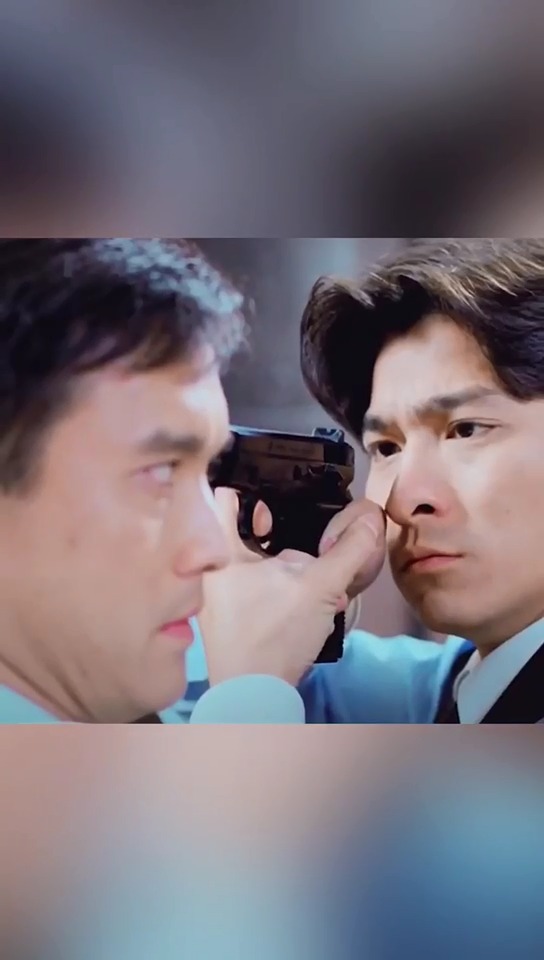 刘德华#刘德华枪战独家绝技,一套动作太帅气了!