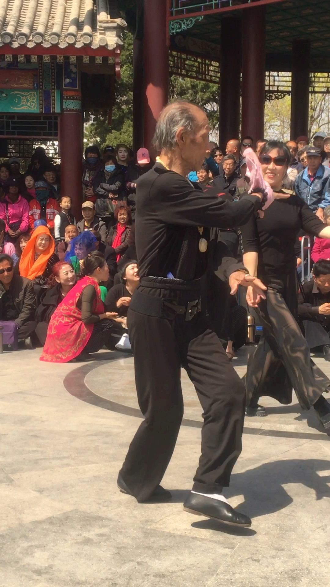 网红张大爷的舞蹈你能看懂吗?