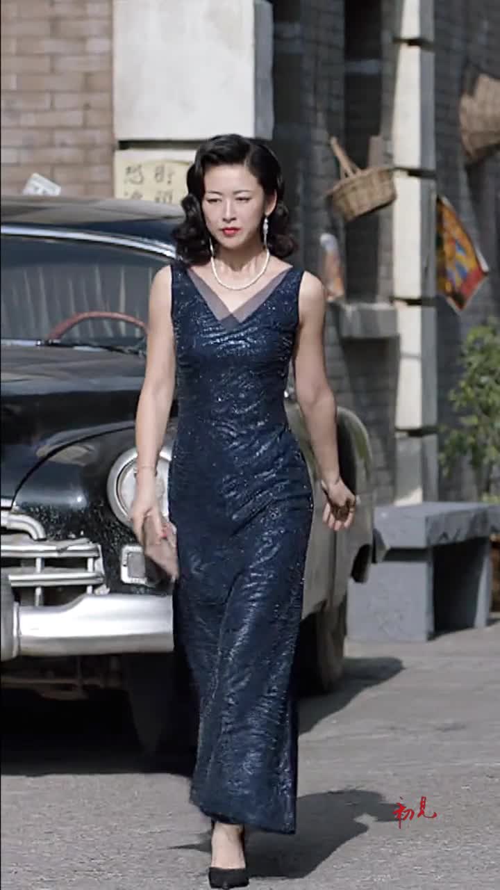 气质女神朱珠走路的姿势独一无二绝妙的身材