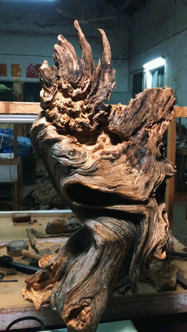 经典崖柏钟馗.三分雕琢七分天然,天师钟馗不怒而威.