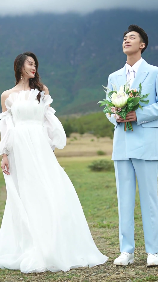 婚纱照幕后一听苗苗要换男模阿冼都急出鹅叫了