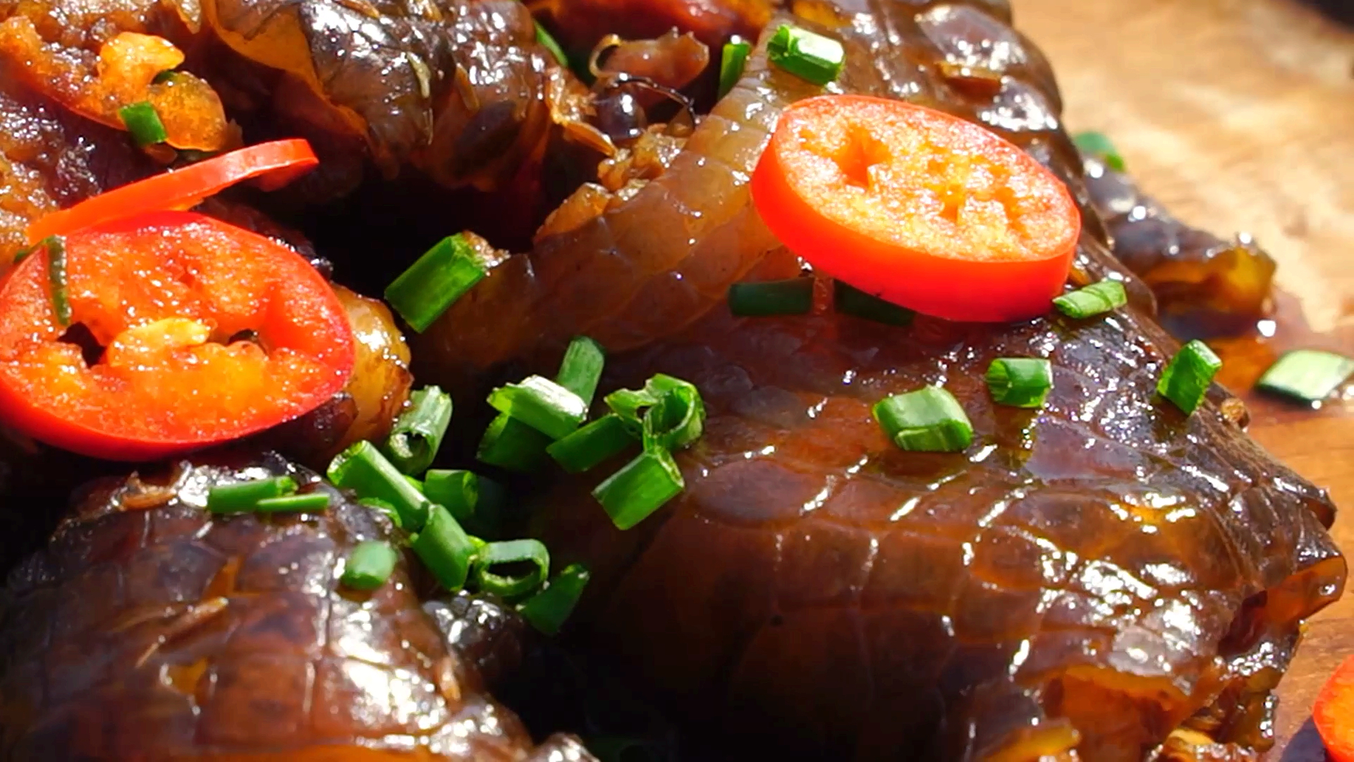 野外美食#养殖的鳄鱼肉这样烧太香了,营养滋补,色香味俱全.