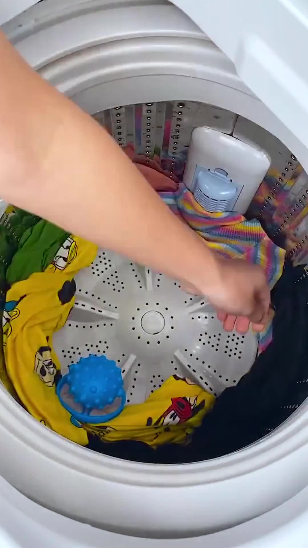 洗衣机洗衣服真实图片图片