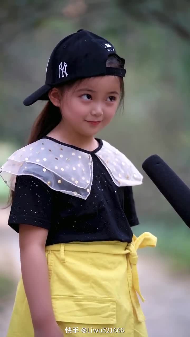 你知道自己有多少根头发吗同框热门见哦李悟小礼物搞笑街访搞笑视频