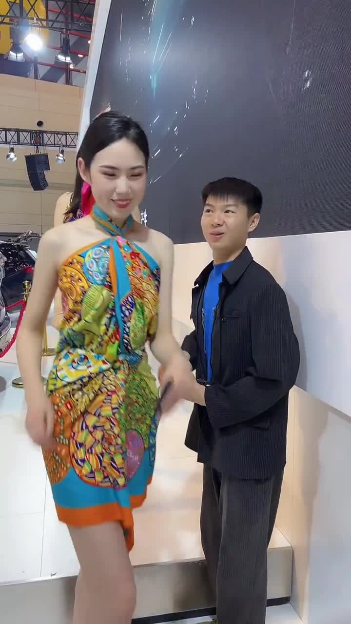 真的是国色天香呀一个比一个貌美如花哈哈豪哥车模之家斌少春晓本人