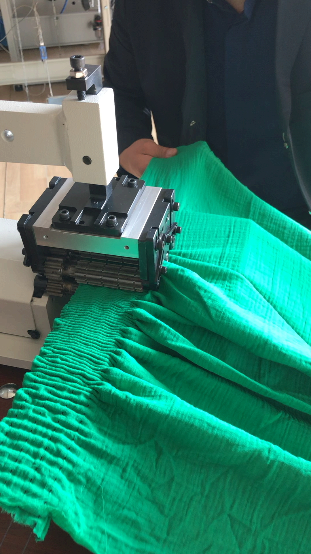 仿手工抽褶机缩褶绣