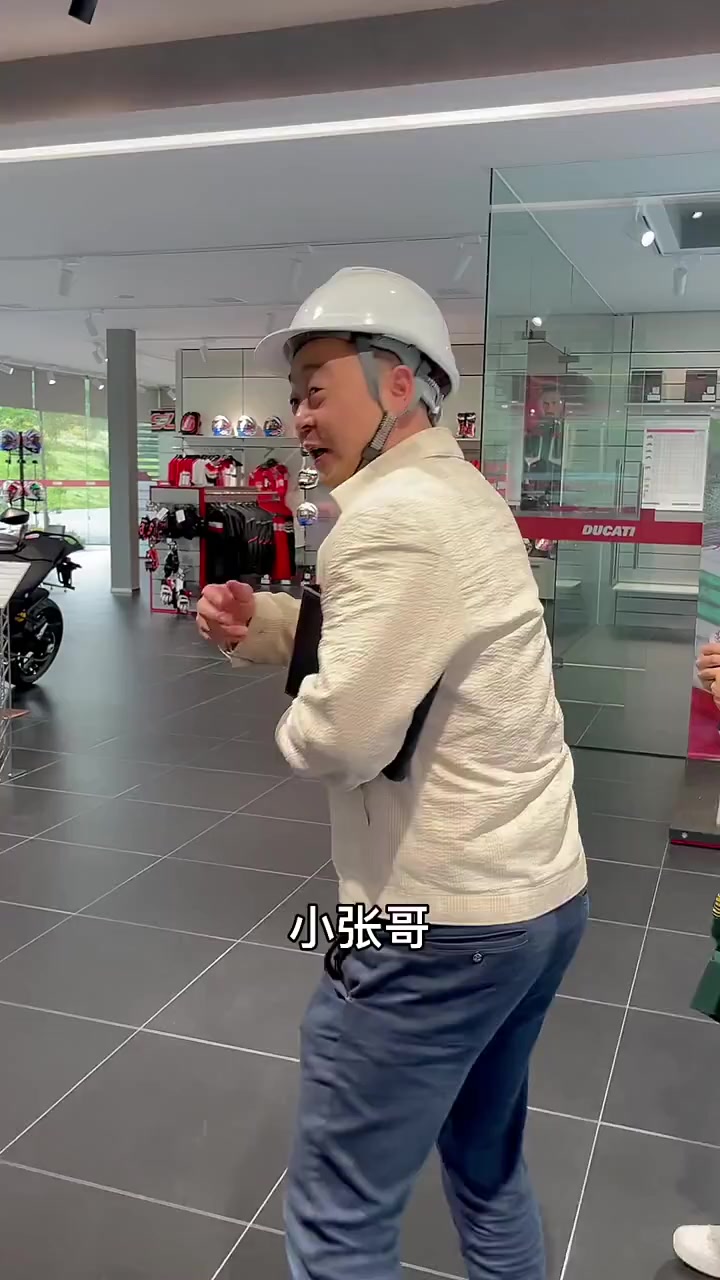 搞笑段子#时代进了一步,钟哥得到更多帮助