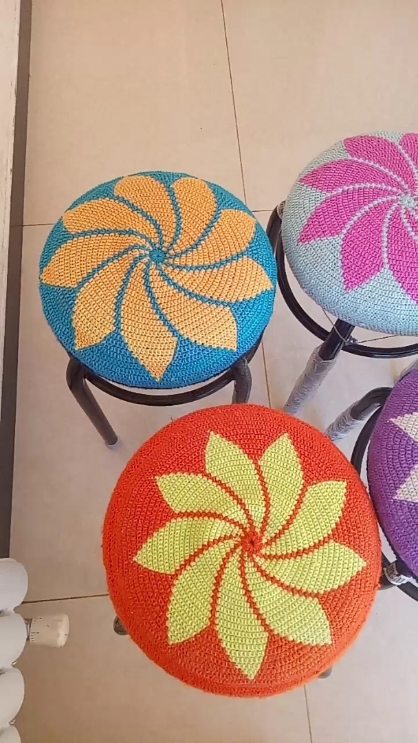 今天给大家发一个我勾的风车凳子垫