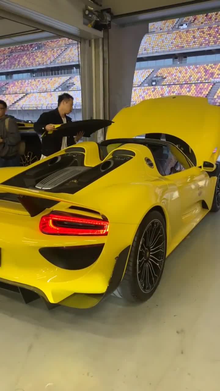 原来千万神车保时捷918是手动敞蓬,还是第一次见