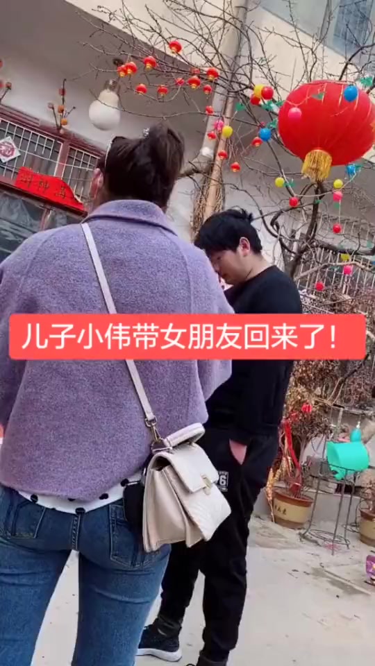 搞笑段子#儿子小伟带女朋友回家,大衣哥夫妻俩乐坏了!