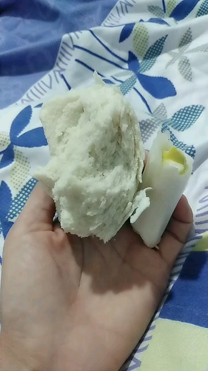 饿了,只能吃馒头大葱!