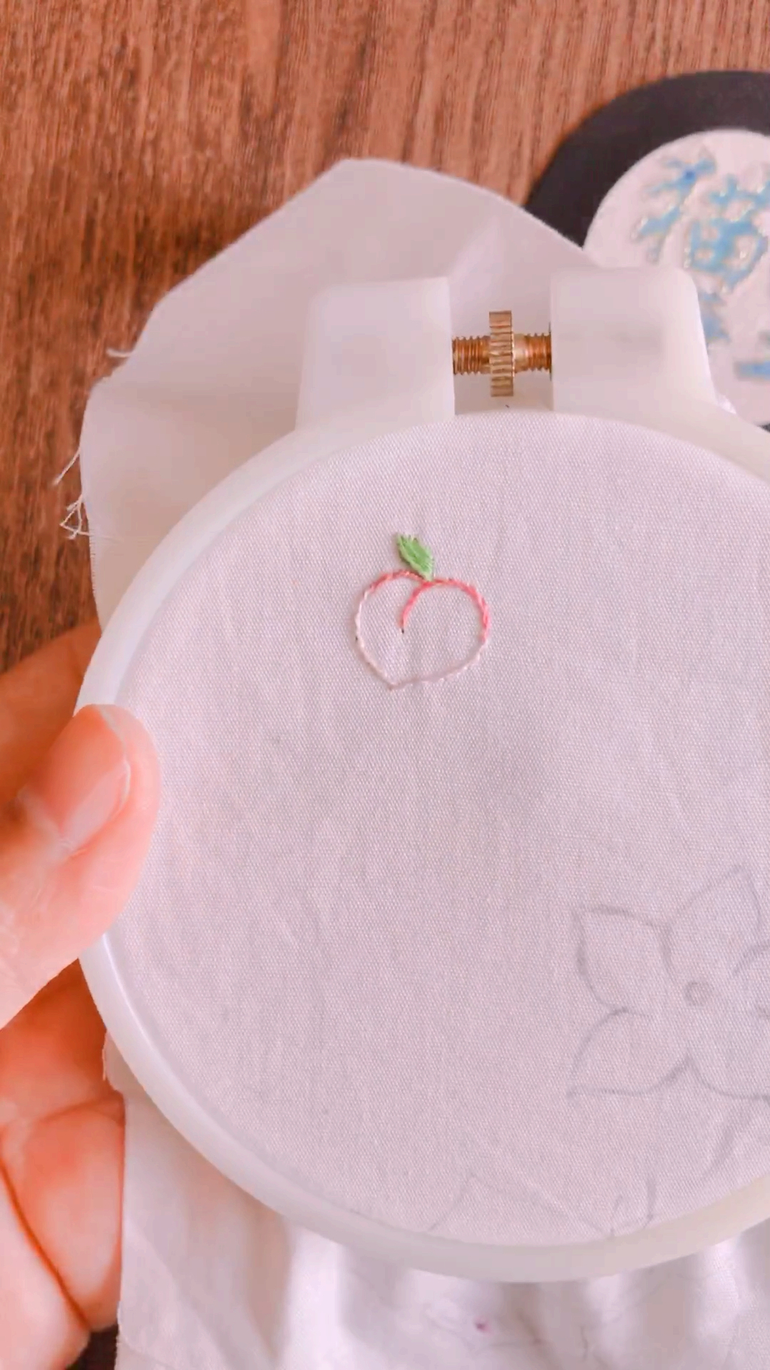 寻找最牛手艺人#超简单的刺绣小桃子99-度小视