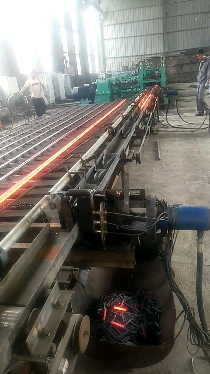 新型自动轧钢机,生产园钢,带钢,步步紧,方钢的好帮手