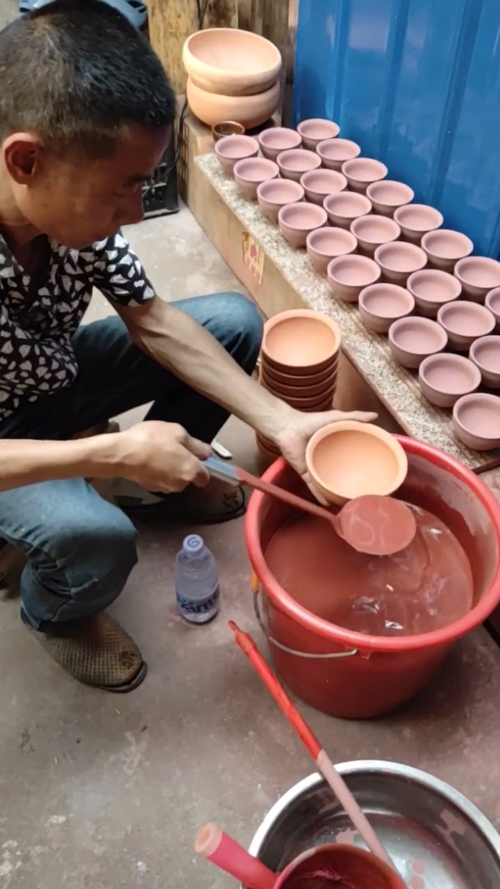 民间艺术#传统工艺建盏师傅上釉过程