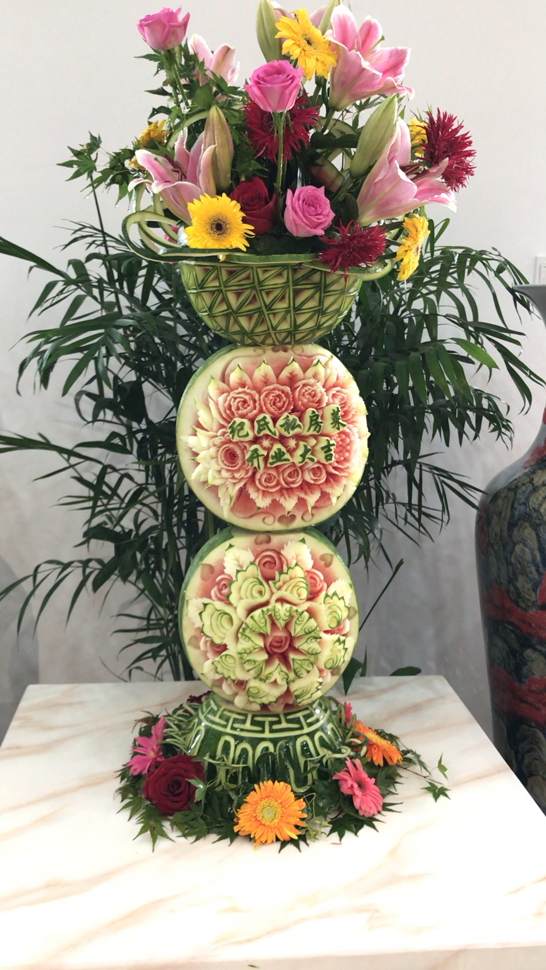 西瓜雕刻展台,感谢老板的预订,祝纪氏私房菜开业大吉