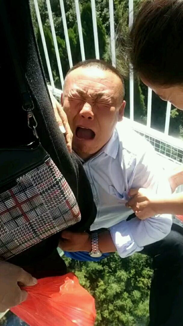 大叔丢人丢到家了