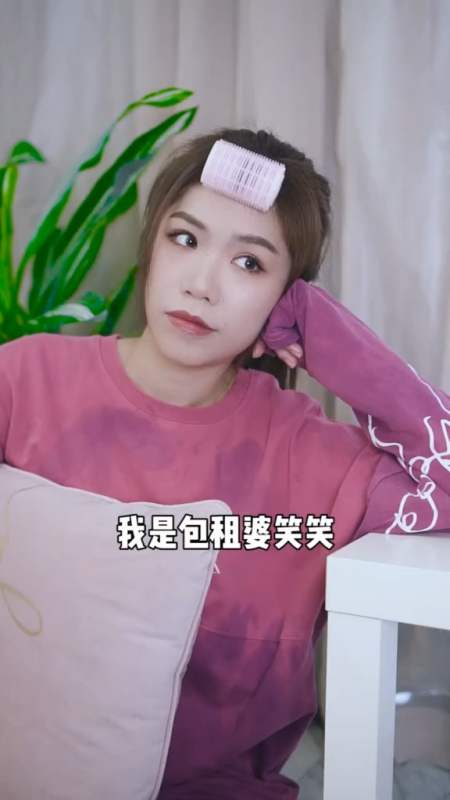 扫码下载度小视 发个视频 让别人知道 包租婆梁笑笑 11.