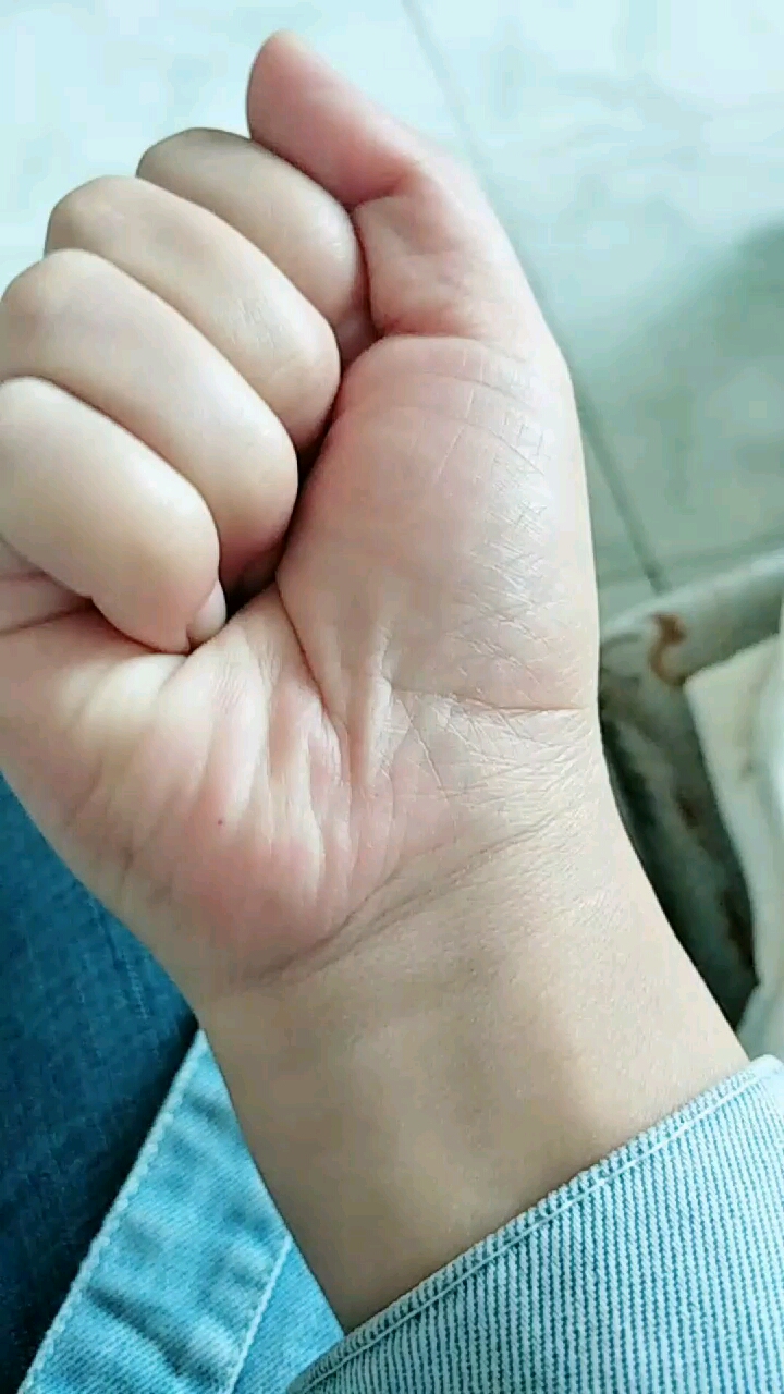 有人评论说这里的红痣,是富贵痣