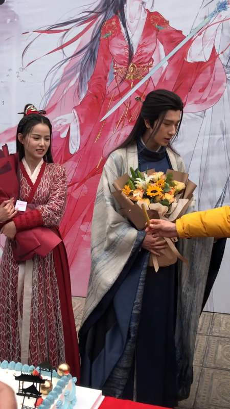 演员#李宏毅武林有骄气杀青,祝收视长虹啊-全民小视频