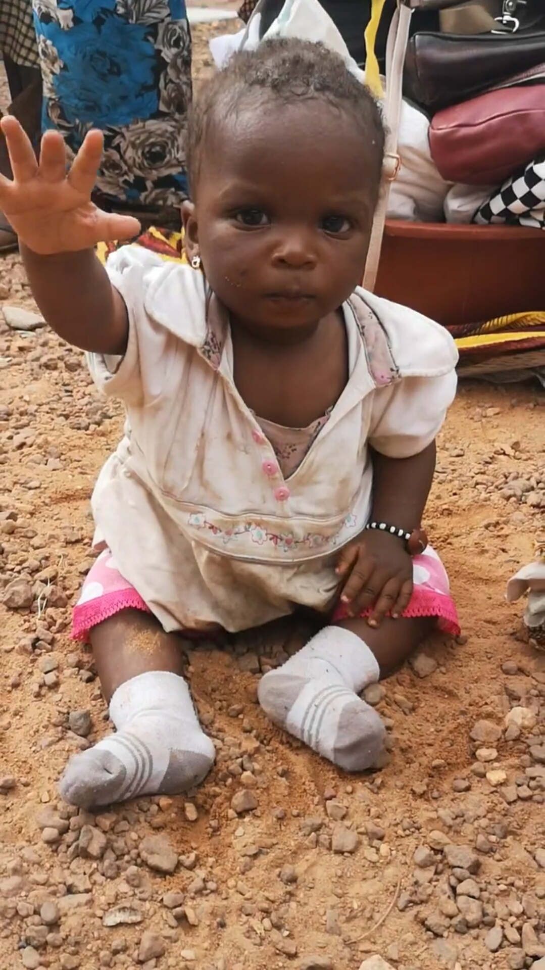 非洲小朋友,手心白的很!