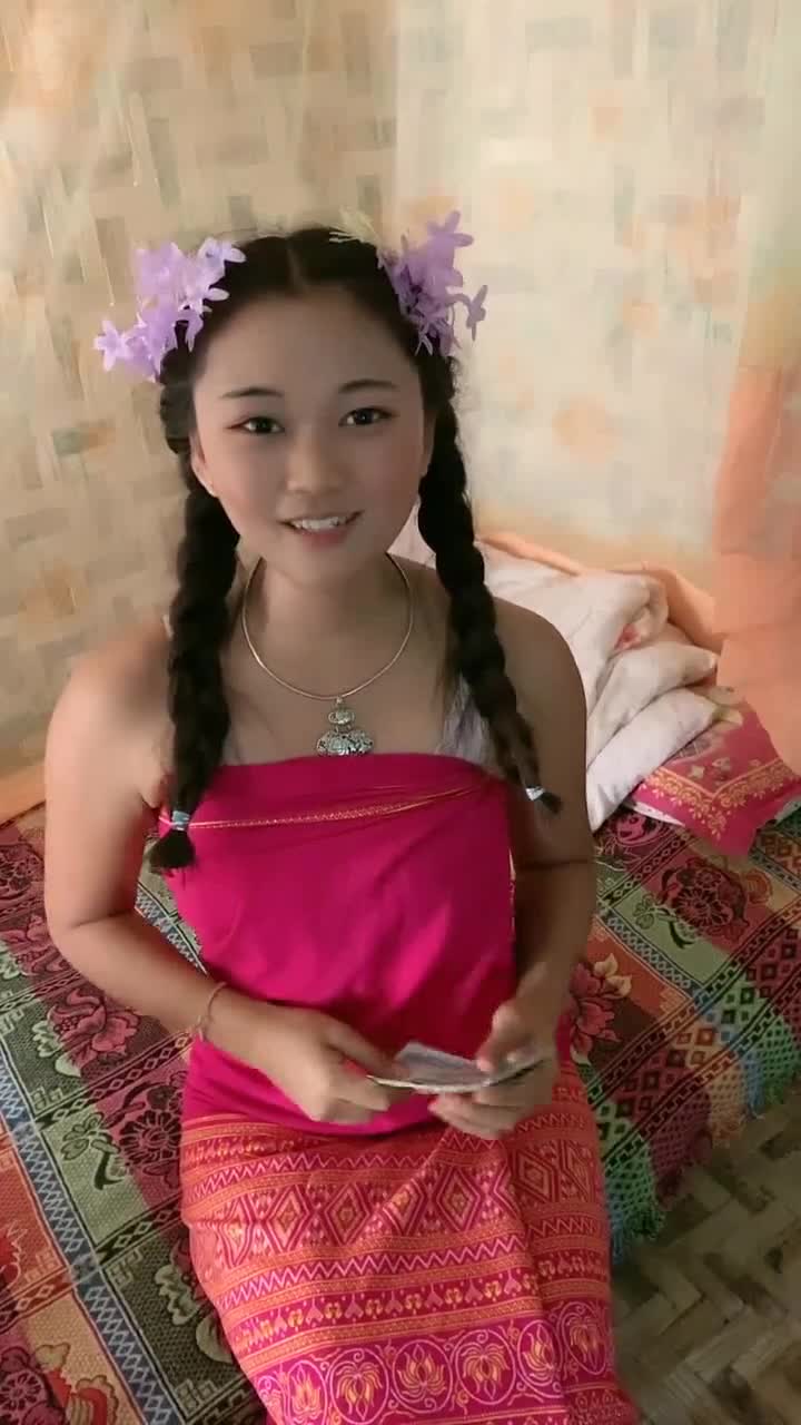 缅甸大山里长大的姑娘,长的亭亭玉立还会说中国话,太意外了!