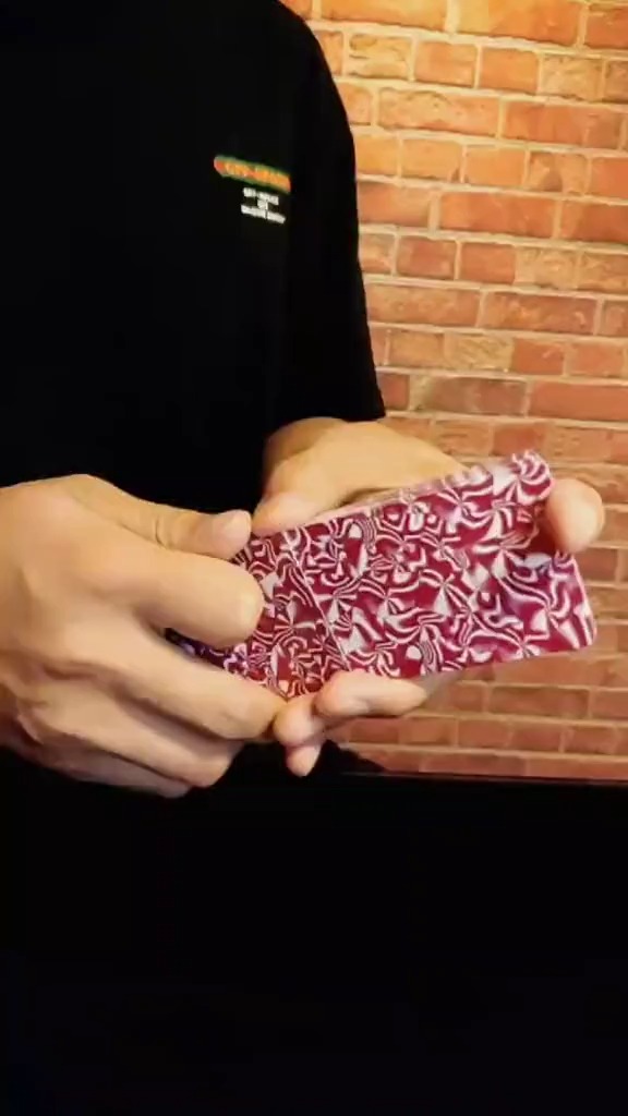 魔术教你用1块钱的扑克花式洗牌