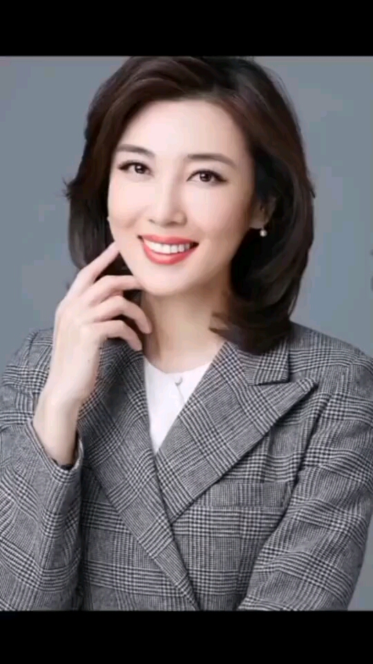她曾经的央视才女李红隐瞒了8年的老公原来是我们熟悉的他