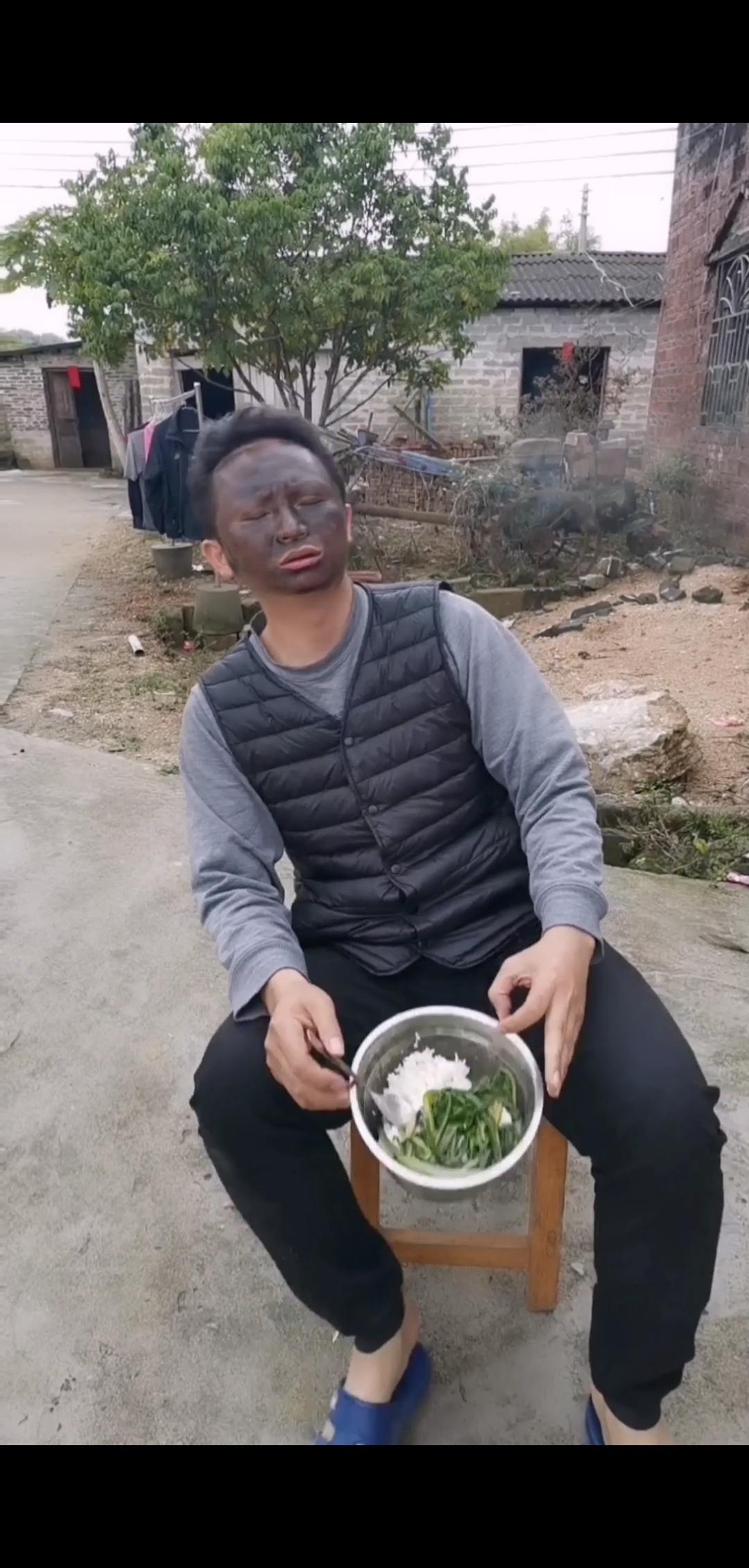 不小心被炸黑了