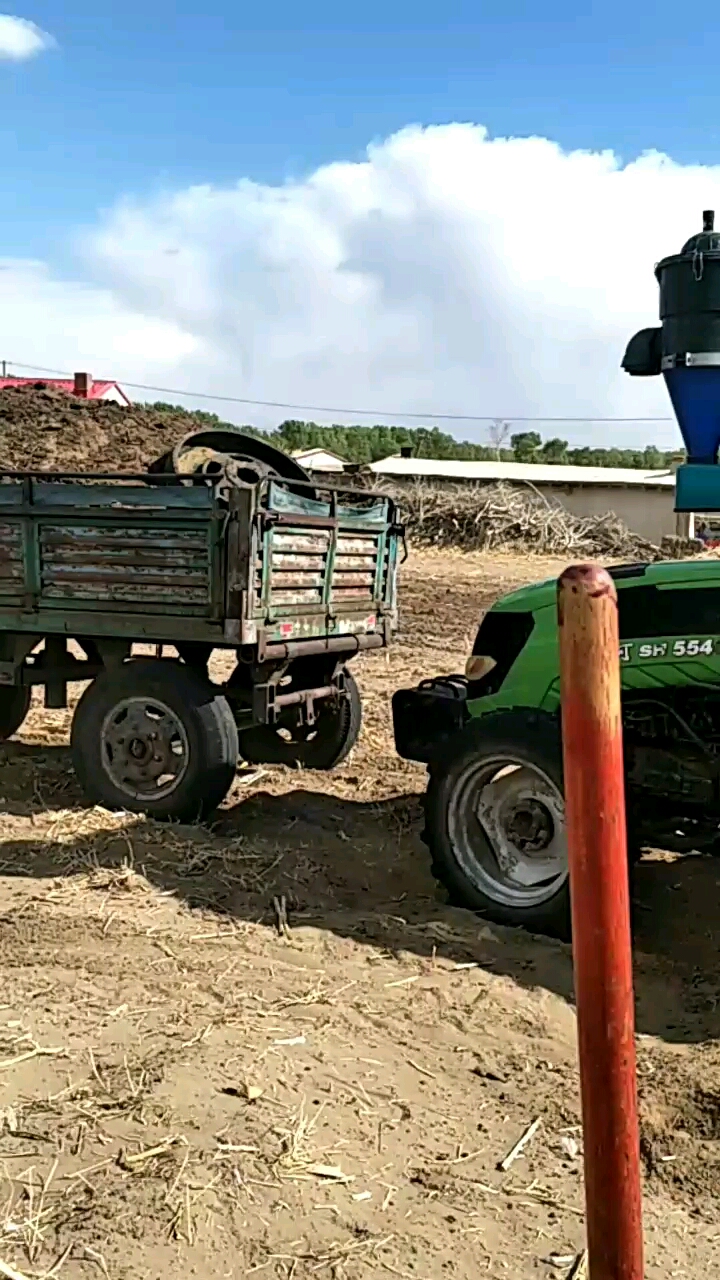 全民正能量#传递正能量小马拉大车,大车推小车