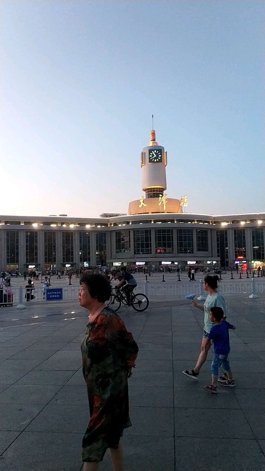 夏夜#天津站南广场