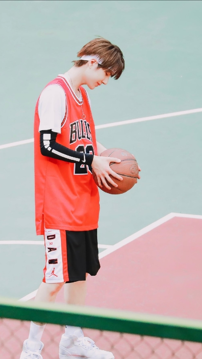 王一博#季向空——决定去世界之巅,是最燃的冒险