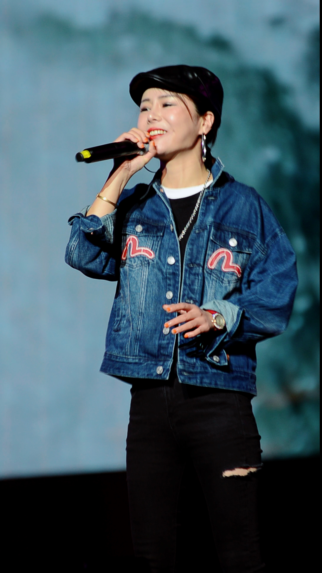 狂浪#小张柏芝现场版《狂浪》,罕见花姐说唱,杠杠滴.