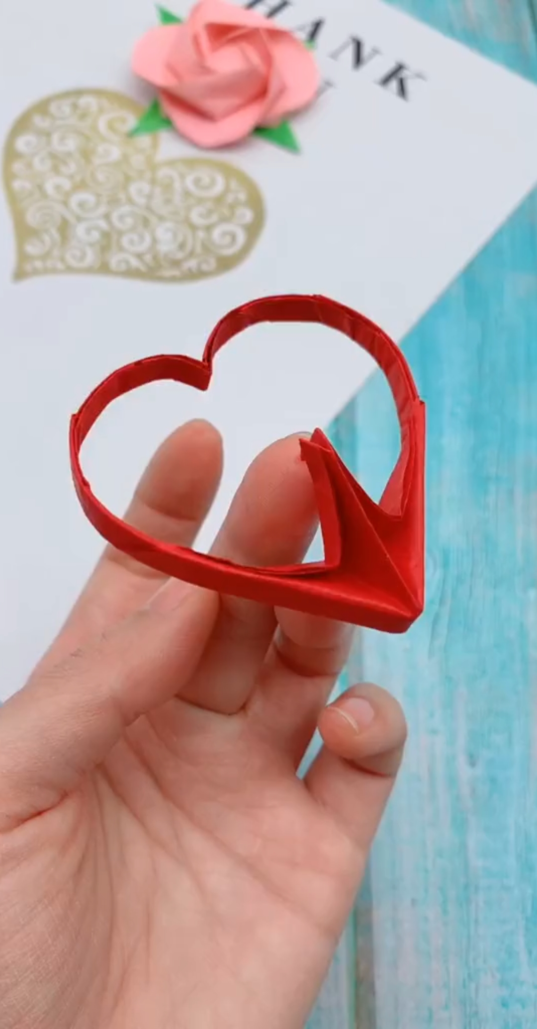 手工折纸#不能出门,在家做个爱心平衡鸟,无聊的时候你可以打发一下