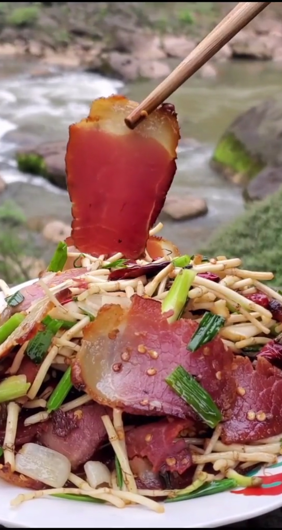 我要上热门#你喜欢吃折耳根么,折耳根炒腊肉,凉拌折耳根你喜欢哪个么