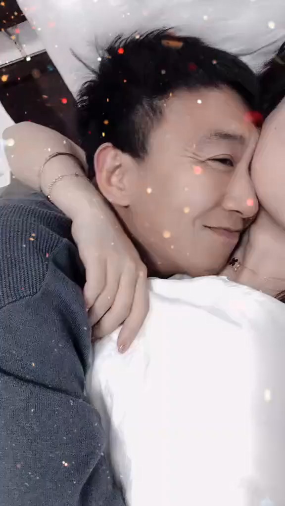 我滴妈 我亲老公几个菜啊 跟谁啊 喝多少假酒这是