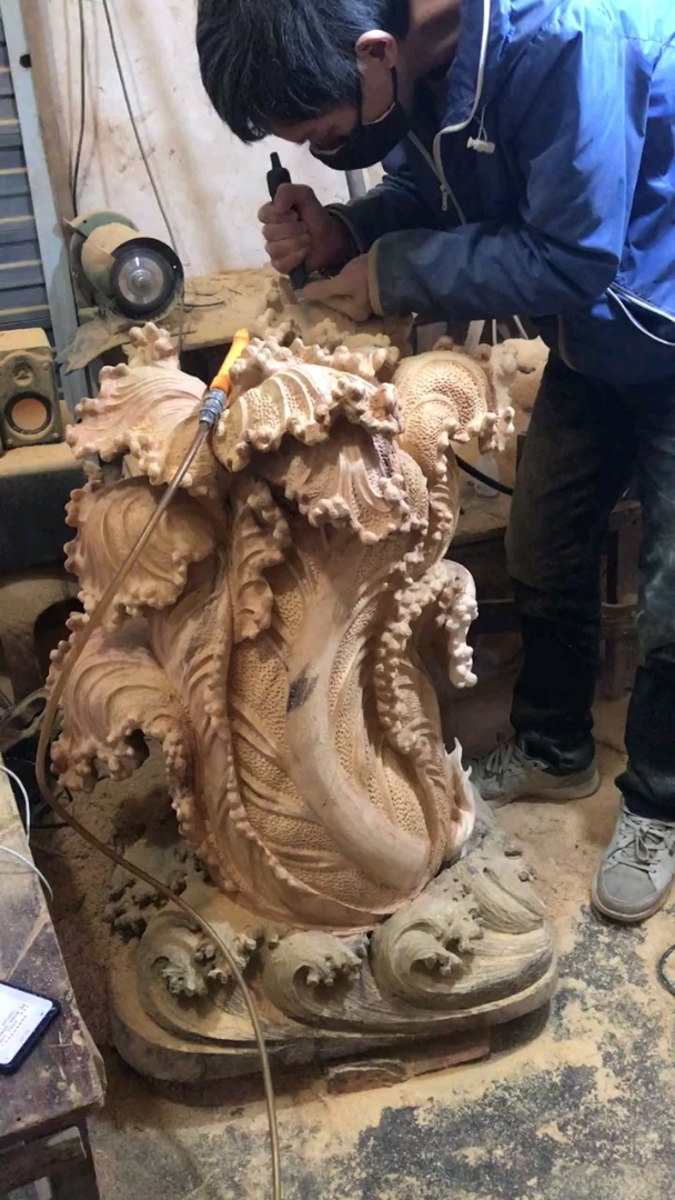 木雕作品,大白菜.细叼中喜欢的双击一下.