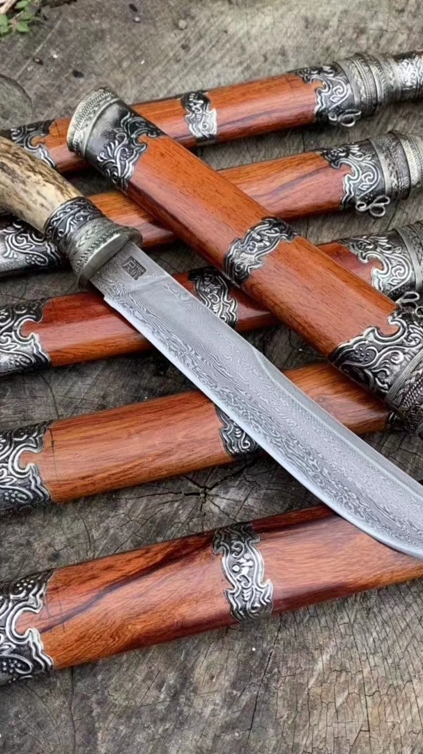户撒猎刀花纹钢短刀曲柄红木云南刀王