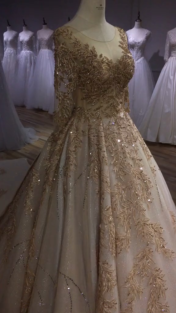 一件不一样的金色婚纱～青岛即墨化妆造型 blingbling 婚纱礼服高级