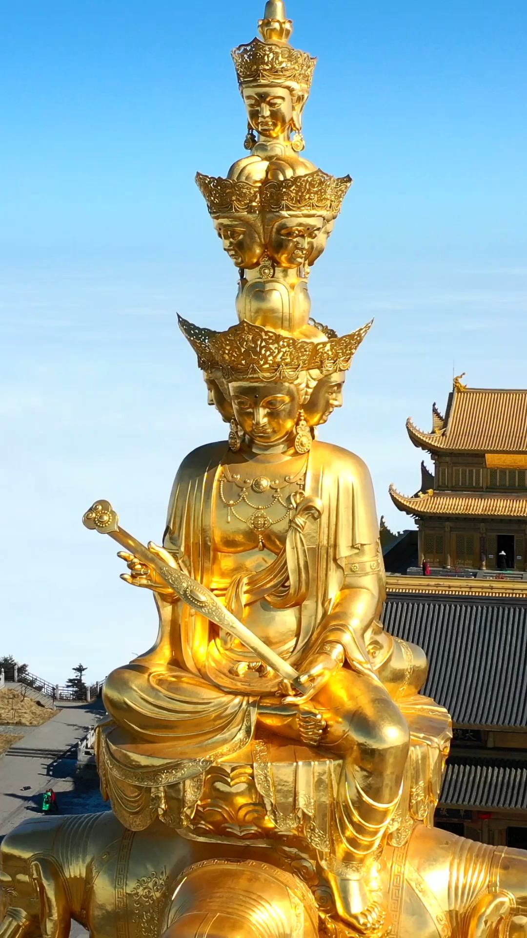 航拍#峨眉山云端上的金顶