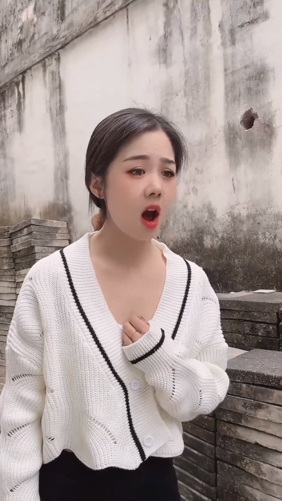 搞笑段子剧#大辫子甩三甩呀,甩到营房来,为何不见黑哥他滴面儿呀!