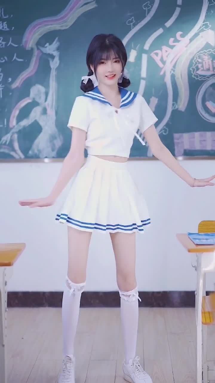 susie摆手摇摇舞能做你的小师妹吗?