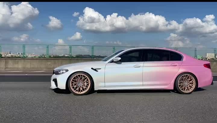 窗户一降下,看到一道彩虹!lbfilm改色膜喷绘镭射渐变