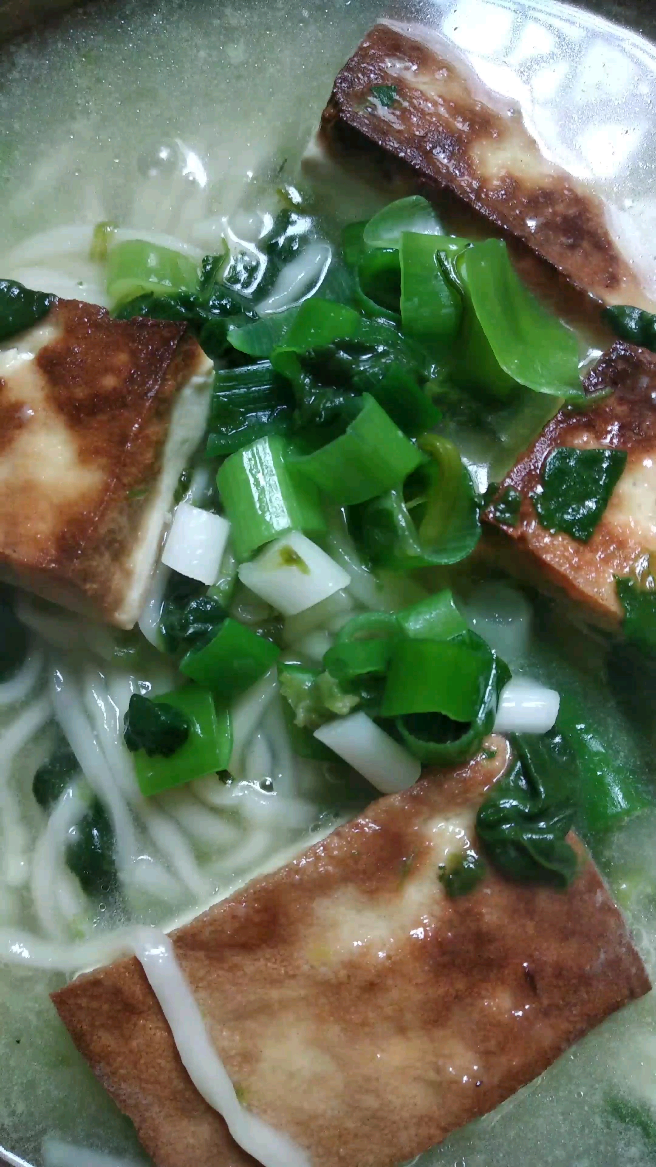 鲜美的豆腐汤面来啦!